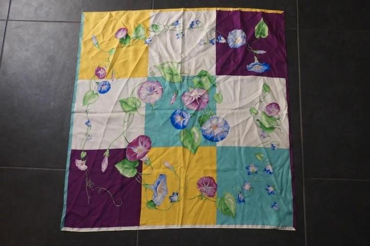 Patek Philippe grote zijden shawl prachtige bloemen kleuren, Kleding | Dames, Mutsen, Sjaals en Handschoenen, Zo goed als nieuw