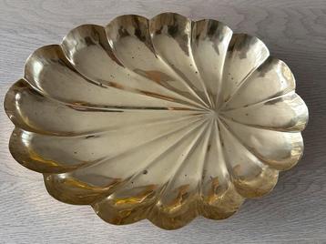 Messing schaal schelp vorm beschikbaar voor biedingen