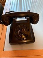 Vintage zwarte bakelieten telefoon met draaischijf, Telecommunicatie, Vaste telefoons | Niet Draadloos, Ophalen, Gebruikt, Bakeliet