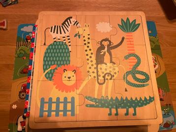 Stapel van zes houten puzzels beschikbaar voor biedingen