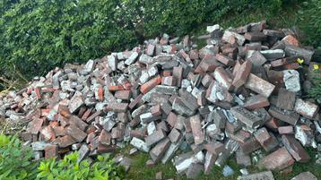 Gratis ophalen: bakstenen puin en intact