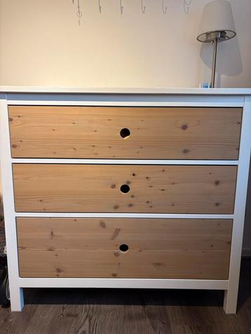 Kledingkast & Commode beschikbaar voor biedingen