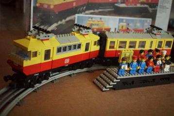 Lego trein 7740 met doos, stickers, boekje en alle inlays beschikbaar voor biedingen