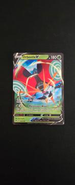 Orbeetle V - Pokémon Kaart, Ophalen of Verzenden, Zo goed als nieuw, Losse kaart, Foil