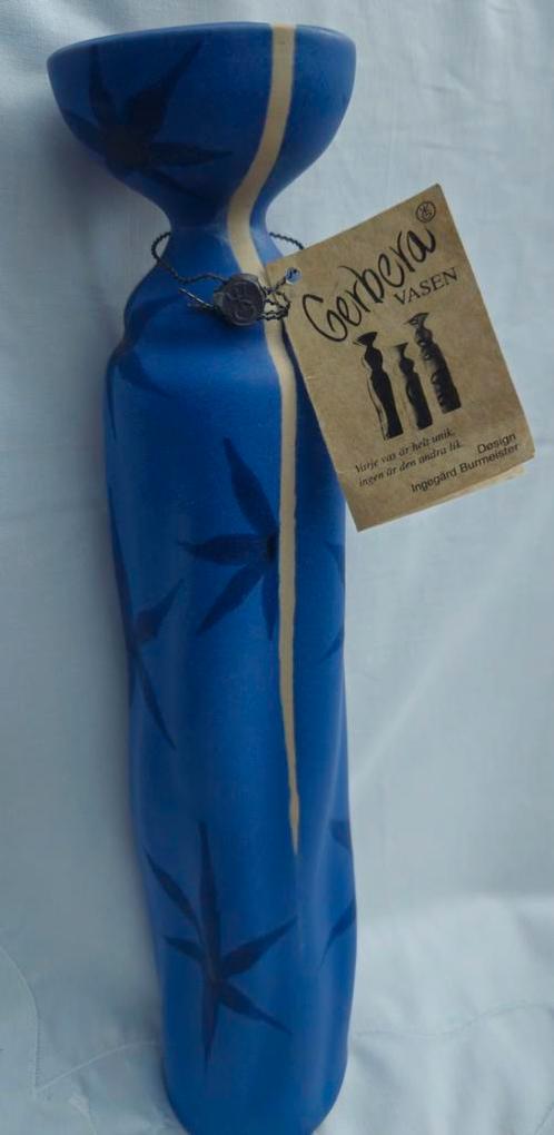 Zweedse design vaas, Huis en Inrichting, Woonaccessoires | Vazen, Zo goed als nieuw, Blauw, Minder dan 50 cm, Aardewerk of Porselein