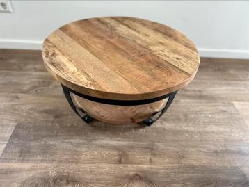 Salontafel / Bijzettafel mangohout en zwart staal beschikbaar voor biedingen