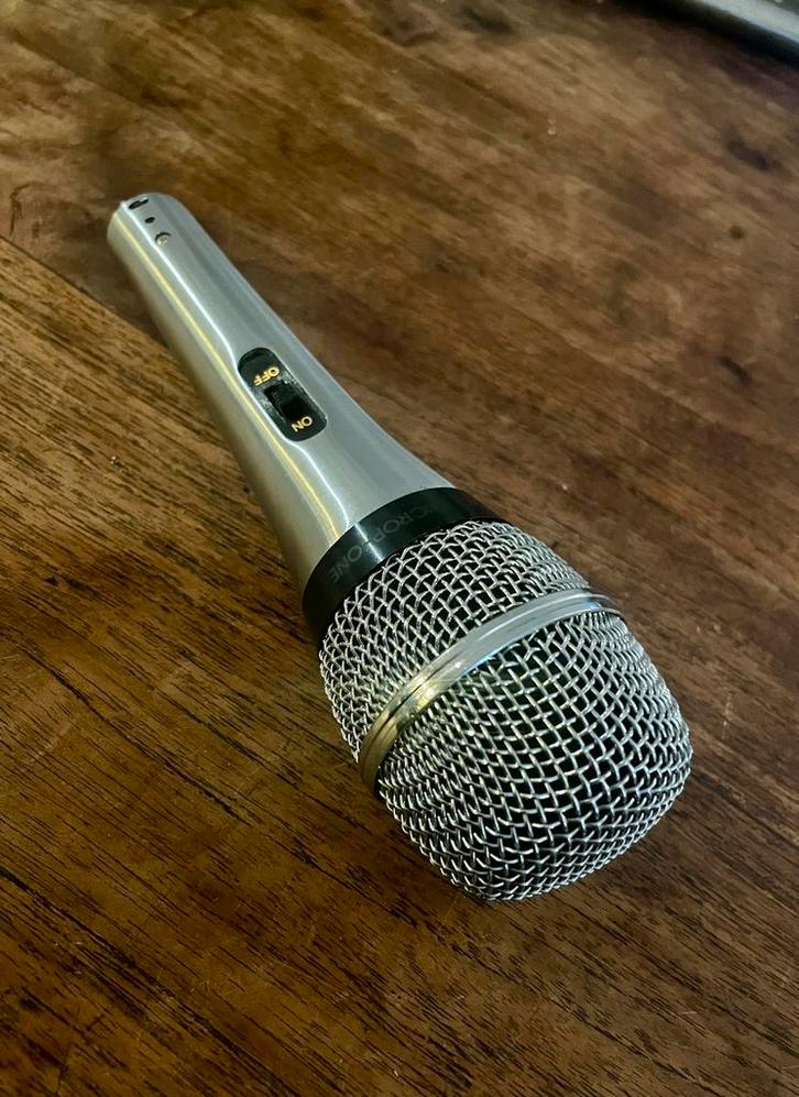 Samick SM2000 dynamic metalen zangmicrofoon XLR met aan/uit, Muziek en Instrumenten, Microfoons, Zo goed als nieuw, Zangmicrofoon