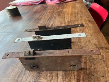 Antiek loopslot deurbeslag beschikbaar voor biedingen