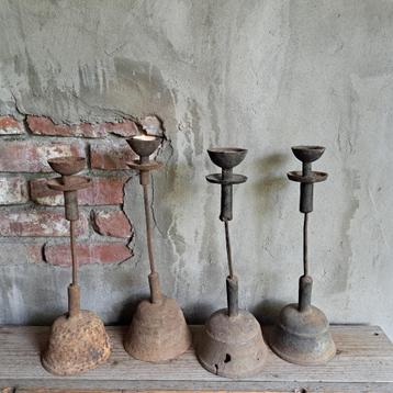 Authentieke oude metalen Nepalese kandelaar *Etage3* beschikbaar voor biedingen