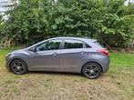 Hyundai i30 1.6 GDi 135PK 5d 2014 Grijs, Auto's, Hyundai, Voorwielaandrijving, 1591 cc, 4 cilinders, Stoelverwarming
