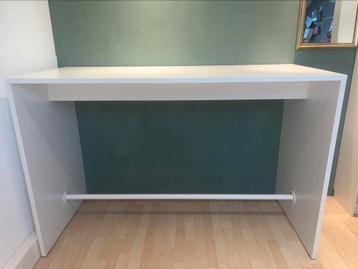 Hoog bureau/bartafel wit inclusief stoelen beschikbaar voor biedingen
