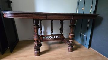 Antieke eetkamertafel  beschikbaar voor biedingen
