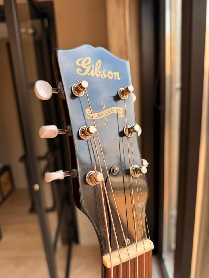 Gibson J45 TV, Muziek en Instrumenten, Snaarinstrumenten | Gitaren | Akoestisch, Western- of Steelstringgitaar, Met (piezo-)element