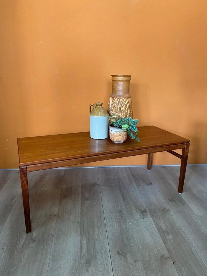 Vintage midcentury salontafel in minimalistische stijl, Huis en Inrichting, Tafels | Salontafels, Zo goed als nieuw, Minder dan 50 cm