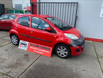 Peugeot 107 1.0 12V 5DEURS  2009 Rood DEALER AUTO