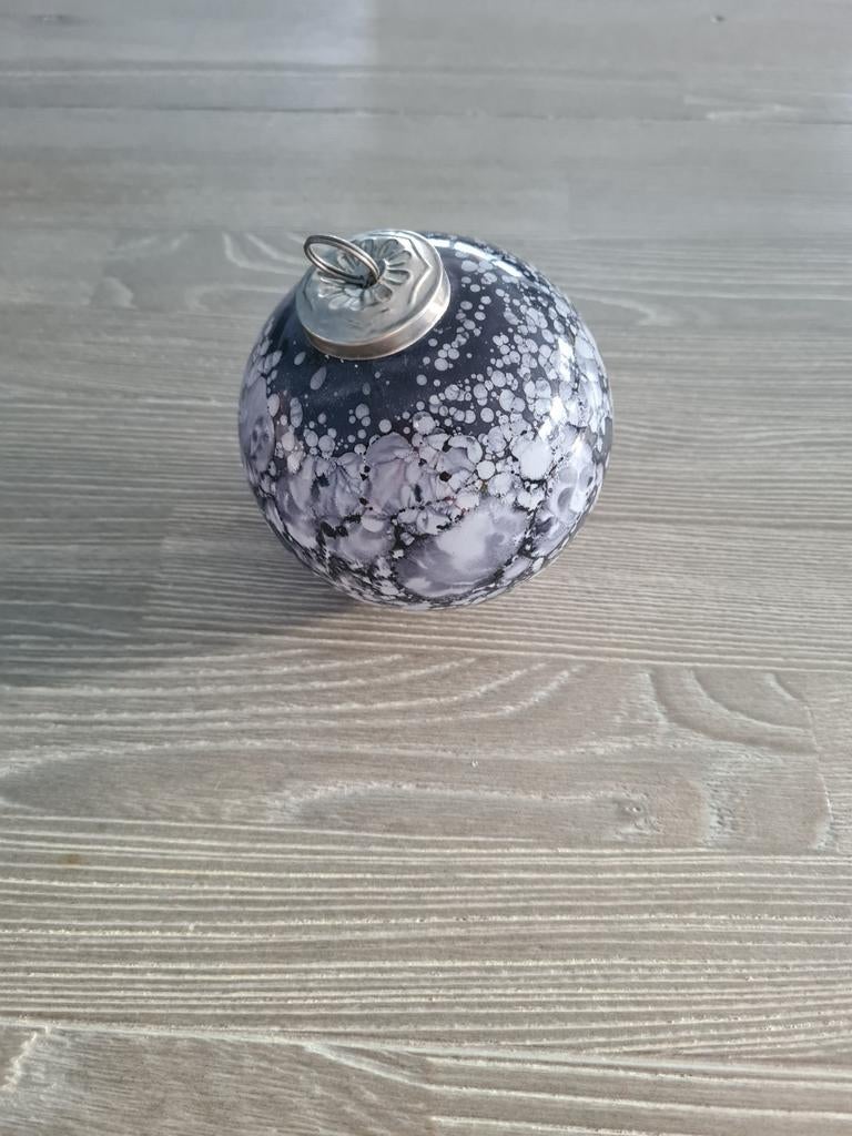 Nieuw Kerstbal Paars & Wit, Ophalen of Verzenden, Nieuw