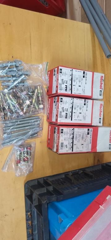 Diverse mechanische ankers Fisher beschikbaar voor biedingen