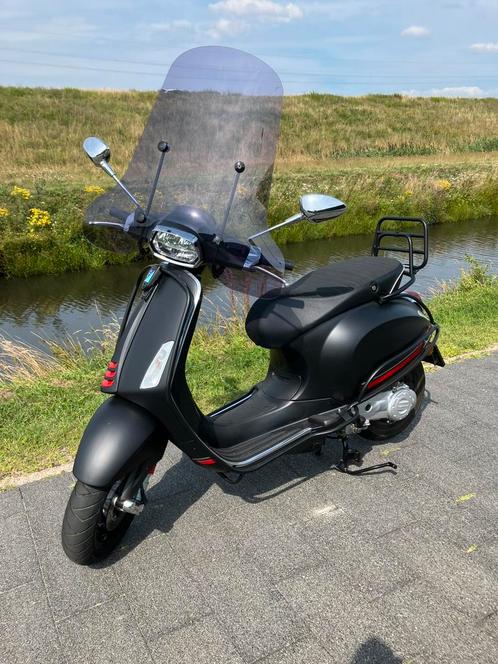Zeer mooie Vespa sprint, Fietsen en Brommers, Scooters | Vespa, Zo goed als nieuw, Ophalen