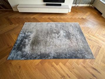Vloerkleed van Linie Design beschikbaar voor biedingen
