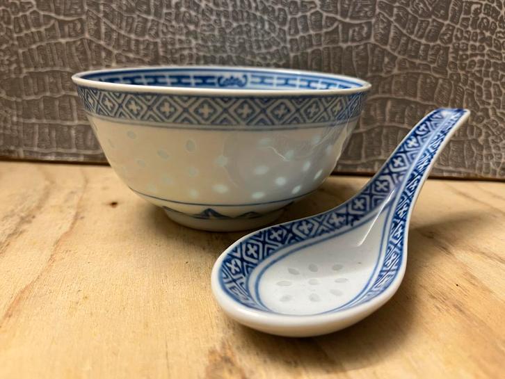 Vintage Chinese Rijstkommen met Lepels draak decor, Antiek en Kunst, Antiek | Keramiek en Aardewerk, Ophalen of Verzenden