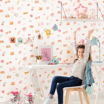 Pretty Lily/lets go girls/girls power behang beschikbaar voor biedingen