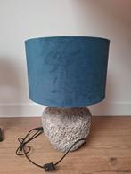Lamp met schakelaar en blauwe luxe kap, Huis en Inrichting, Lampen | Tafellampen, Ophalen, Zo goed als nieuw, Minder dan 50 cm