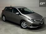 Toyota Auris 1.8 Hybrid Executive Navi Cruise Camera Trekh., Auto's, 4 cilinders, 122 pk, Origineel Nederlands, Bedrijf