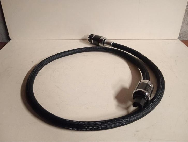 Furutech FI-50 powercord 1.5 meter, Audio, Tv en Foto, Audiokabels en Televisiekabels, Gebruikt, Overige kabels, Minder dan 2 meter