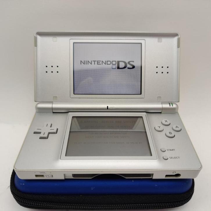 Nintendo DS Lite Zilver Nette staat met lader nu voor €79.99, Spelcomputers en Games, Games | Nintendo DS, Zo goed als nieuw, Avontuur en Actie