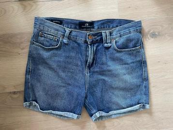 Korte broek LTB beschikbaar voor biedingen