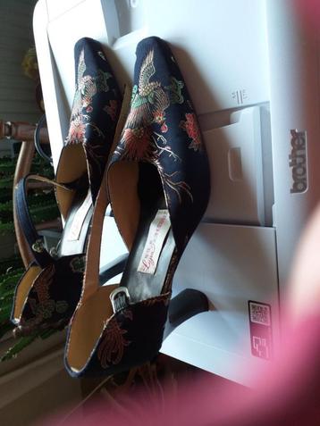 dames schoenen 39-40 2 paar exclusief zwart bloemen  beschikbaar voor biedingen