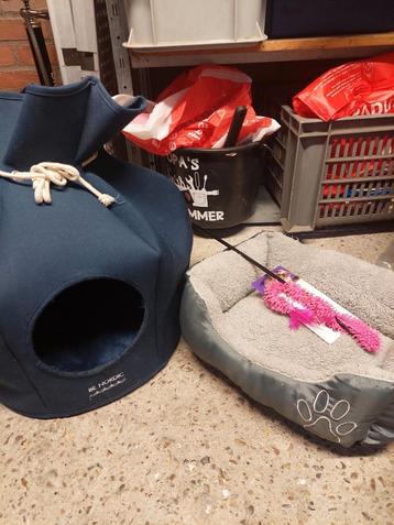 2 fijne kattenhuis/mandjes igst beschikbaar voor biedingen