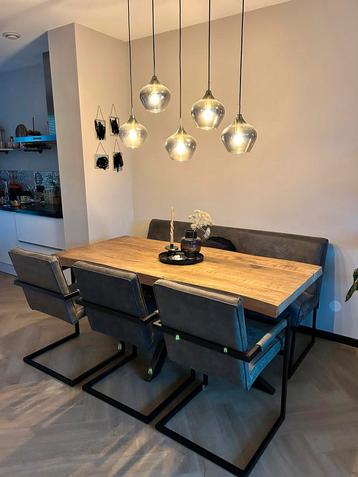 Complete eettafel set mangohout beschikbaar voor biedingen