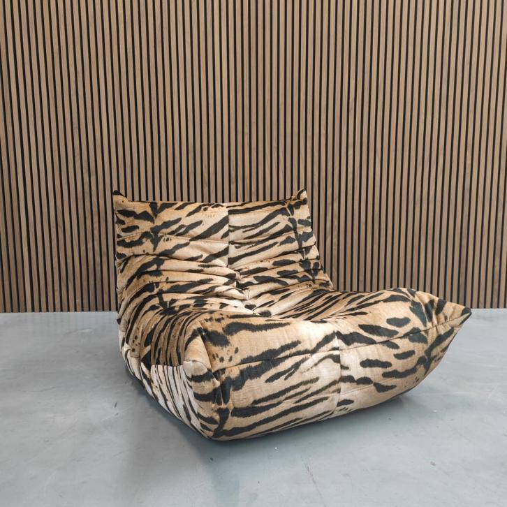 Ligne Roset Togo - Etro Tigro eenzits, Antiek en Kunst, Antiek | Meubels | Stoelen en Banken, Ophalen of Verzenden