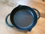 Staub pan Skillet pan 24 cm, Huis en Inrichting, Keuken | Potten en Pannen, Ophalen of Verzenden, Zo goed als nieuw, Gietijzer