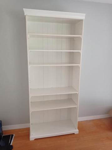 Nette Ikea boekenkast (Liatorp) beschikbaar voor biedingen