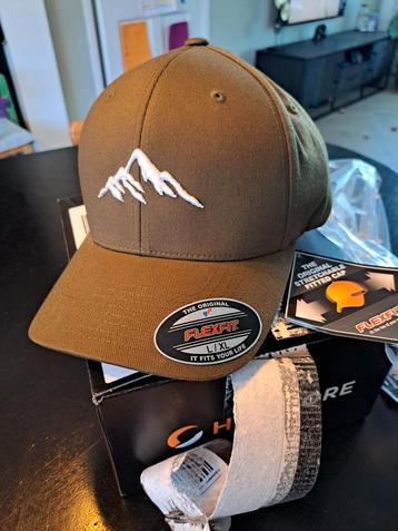 Flexfit Cap met Bergmotief -S/M beschikbaar voor biedingen