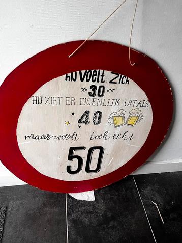 Groot verjaardags bord 50 jaar beschikbaar voor biedingen