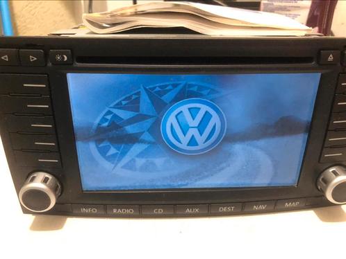 ORIG VW VOLKSWAGEN MFD 2 RADIO NAVIGATIE T5 MULTIVAN TOUAREG, Auto diversen, Autoradio's, Ophalen of Verzenden