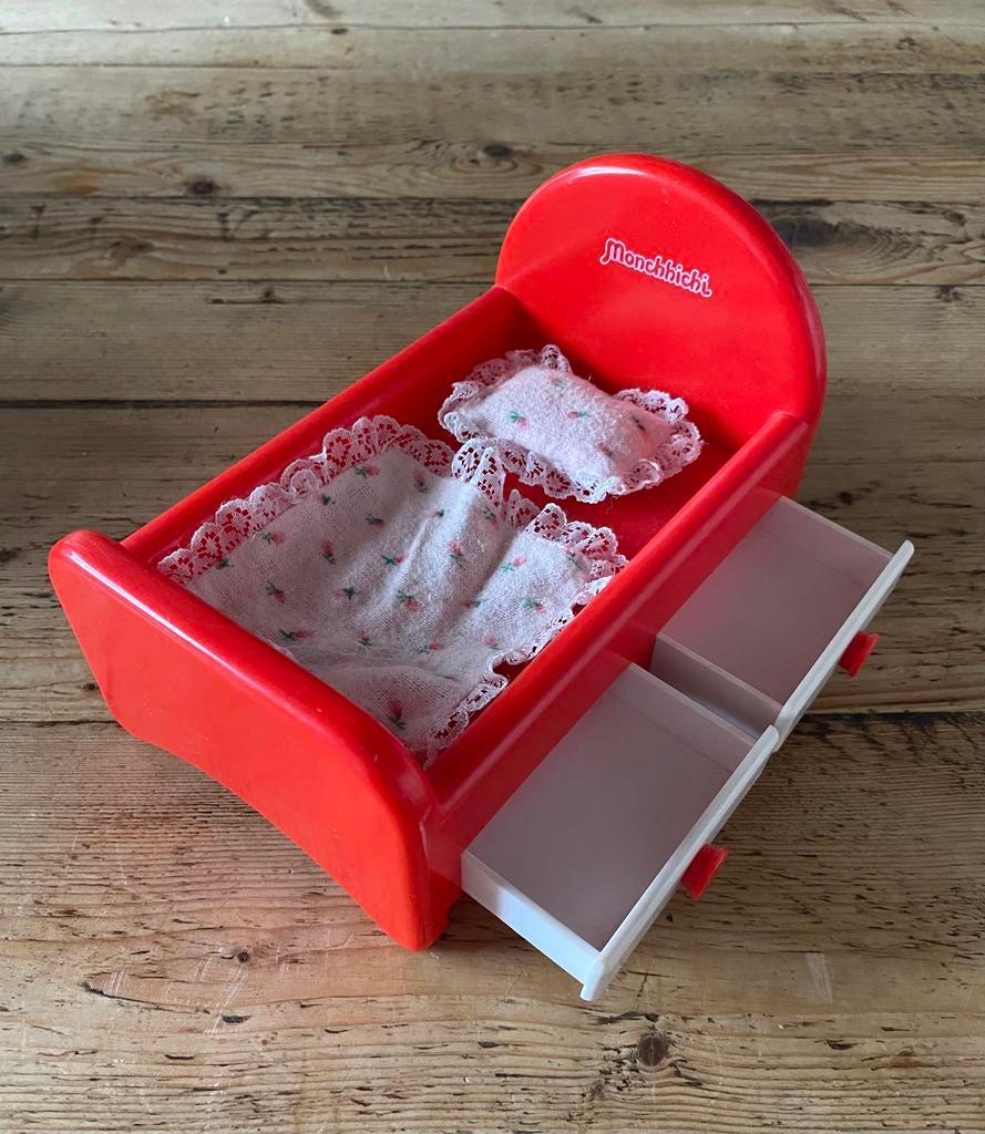 Vintage Monchhichi bedje ledikant met lades en beddengoed, Verzenden, Zo goed als nieuw, Toebehoren