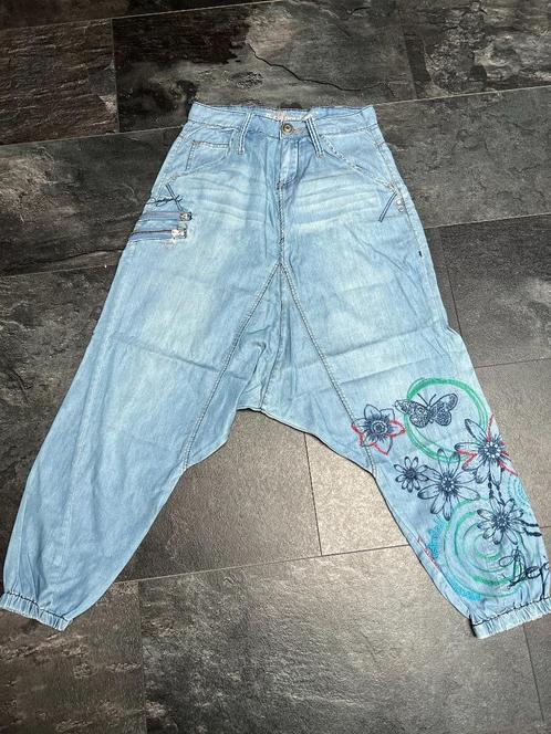 Dames jeans harem / baggy broek DESIGUAL maat 28 / M, Kleding | Dames, Spijkerbroeken en Jeans, Zo goed als nieuw, W30 - W32 (confectie 38/40)
