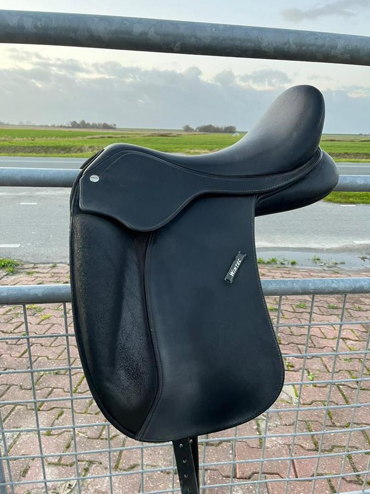 Dressuur zadel 16 inch wintec, Dieren en Toebehoren, Paarden en Pony's | Zadels, Zo goed als nieuw, Dressuur, Ophalen of Verzenden