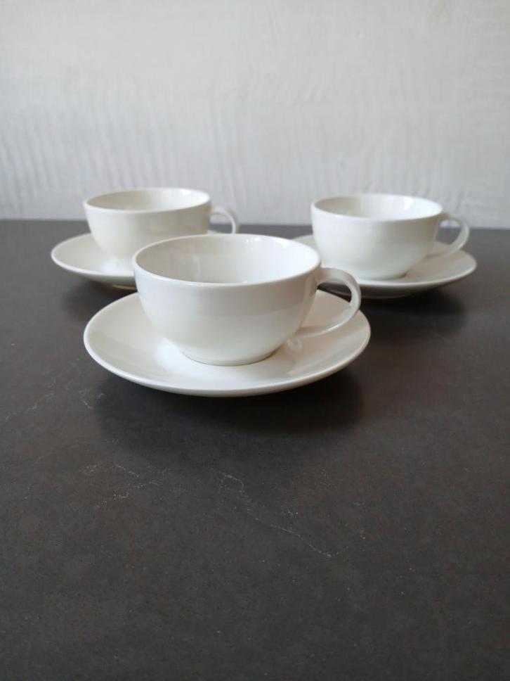 Arabia Finland Domino witte thee kop en schotels (3), Huis en Inrichting, Keuken | Servies, Zo goed als nieuw, Kop(pen) en/of Schotel(s)