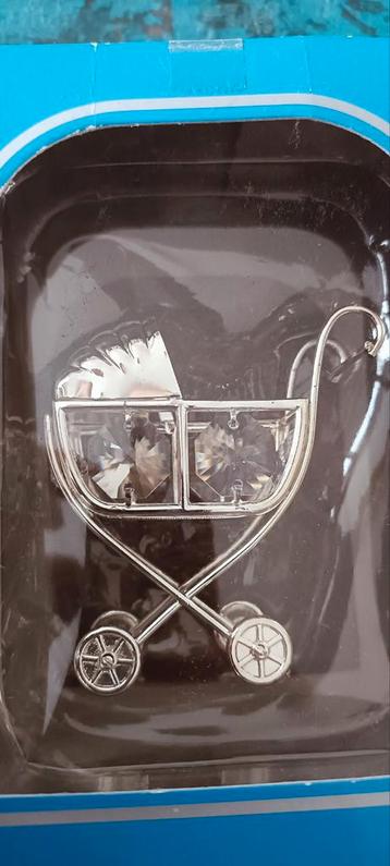 Miniatuur kinderwagen met Swarovski kristallen  beschikbaar voor biedingen
