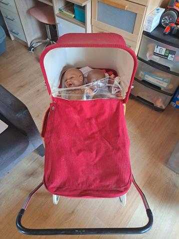 Vintage Kinderpoppenwagen beschikbaar voor biedingen