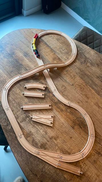 Houten treinbaan,  rails en trein als nieuw!! beschikbaar voor biedingen