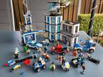 Lego politiebureau 60141 en veel extra setjes, Kinderen en Baby's, Speelgoed | Duplo en Lego, Ophalen of Verzenden, Zo goed als nieuw