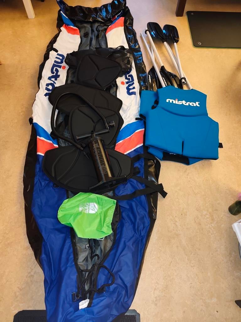 Tweepersoons opblaasbare kajak Mistral + 2 reddingsvesten, Watersport en Boten, Ophalen, Zo goed als nieuw, Kajak