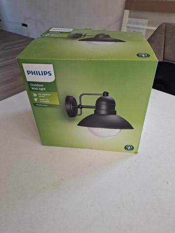 Wandlamp beschikbaar voor biedingen