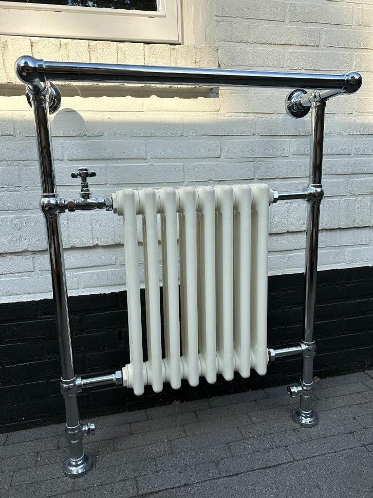 Radiator met handdoekstang St. James, Doe-het-zelf en Verbouw, Verwarming en Radiatoren, Gebruikt, Radiator, 500 tot 800 watt